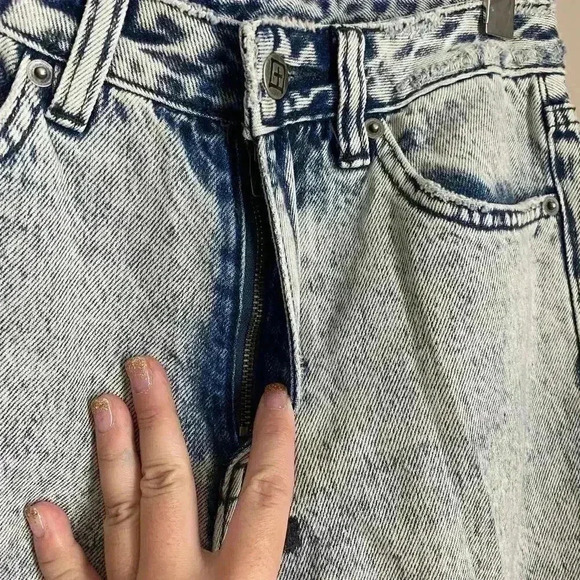 KSUBI Slim Pin Dusted High Rise Jeans Size 26 - Picture 4 of 16